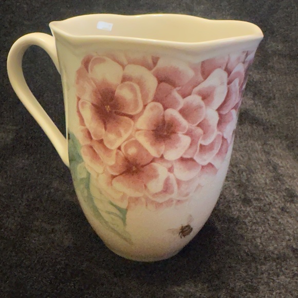 LENOX Butterfly Meadow Hydrangea Coffee Tea Cup with Scalloped Rim - Picture 2 of 6